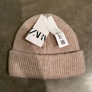 COPY - NWT ZARA beige beenie